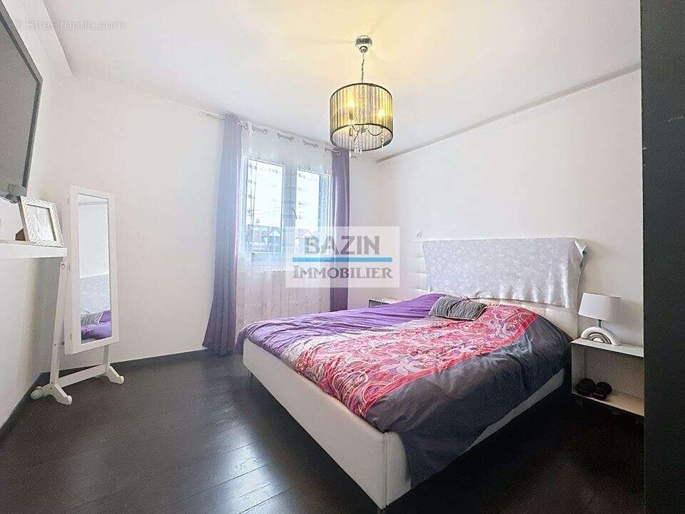 Maison à SAINTE-GENEVIEVE-DES-BOIS