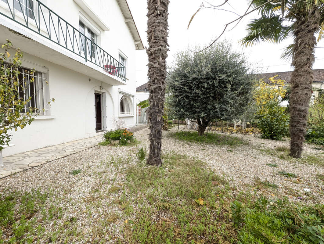 Appartement à SAINTES