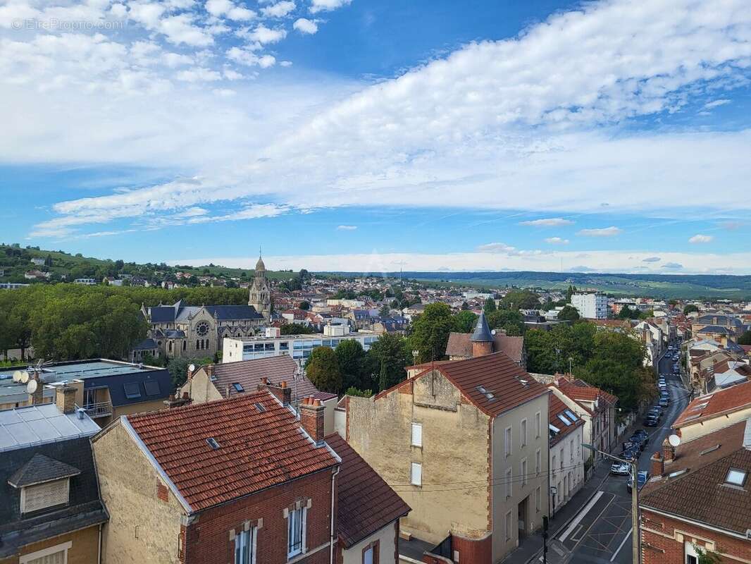 Epernay : appartement de type 2 avec balcon et emplacement de parking securise - photo 2