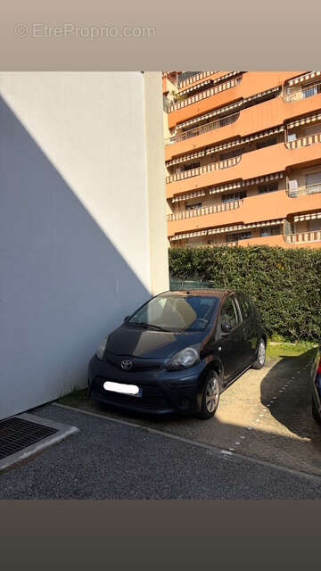 Parking à LA TRINITE