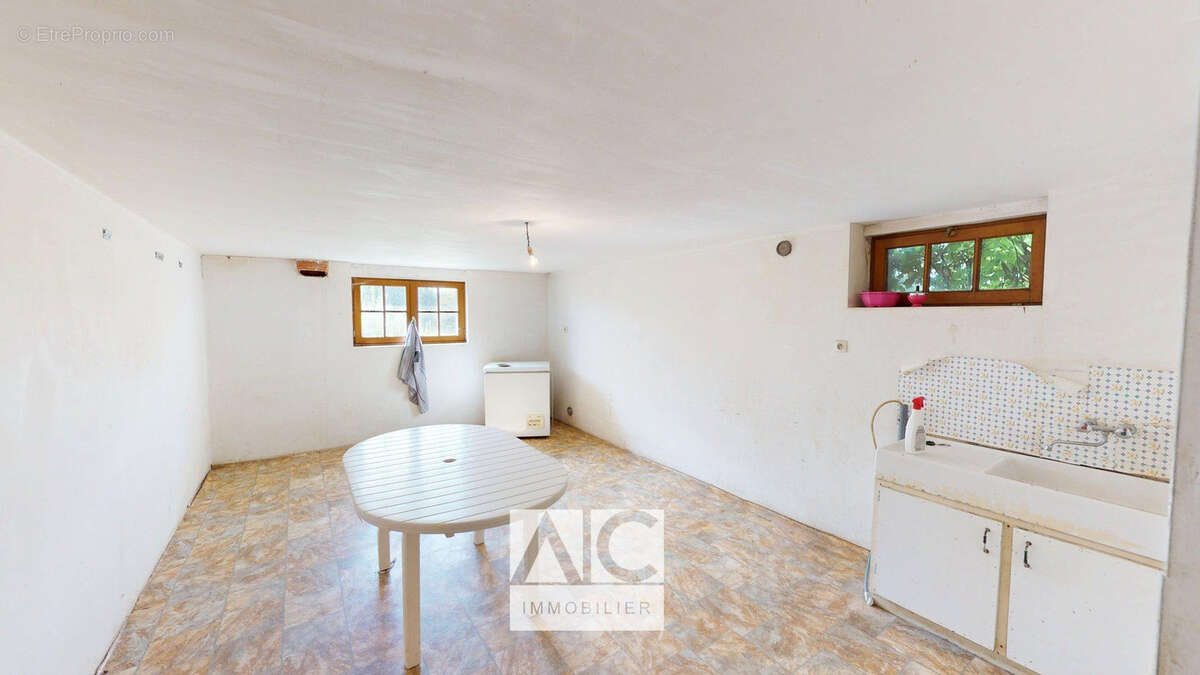 Maison à SAINTE-TREPHINE