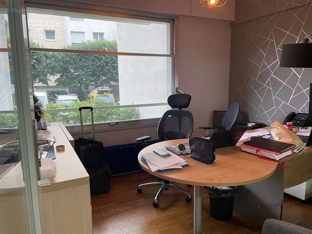 Commerce à COURBEVOIE