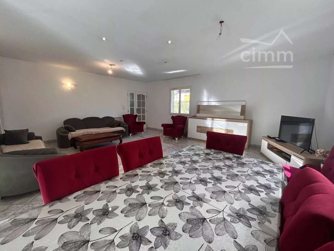 Maison à LE PEAGE-DE-ROUSSILLON