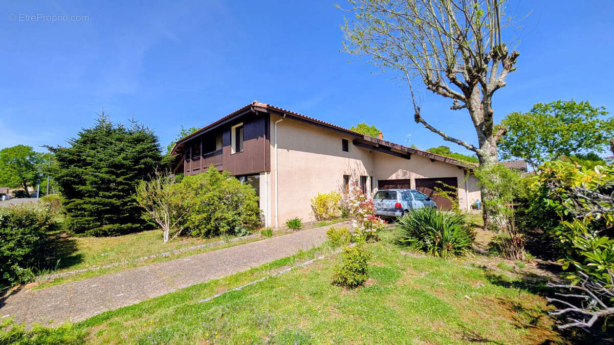 Belle villa cossue F8 sur terrain arboré 900 m² - photo 12