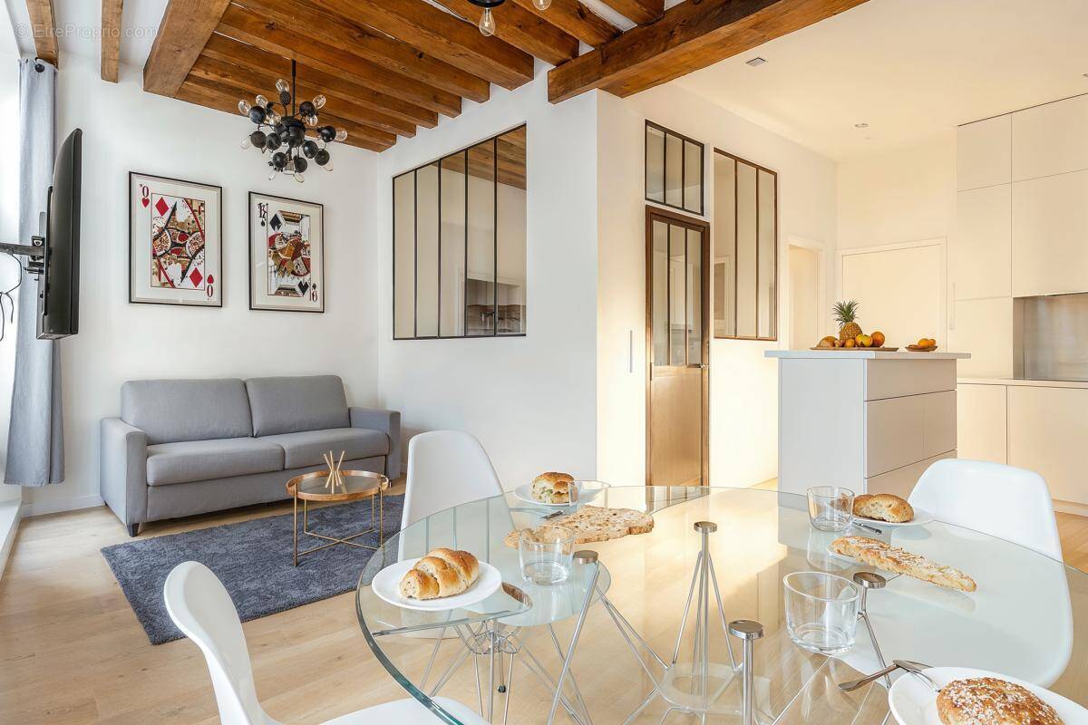 Appartement à PARIS-1E