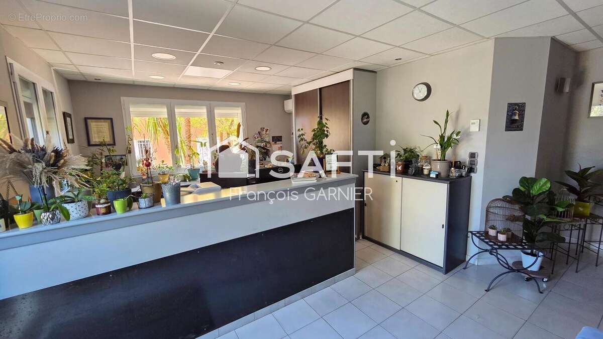 Photo 2 - Commerce à LA FARLEDE