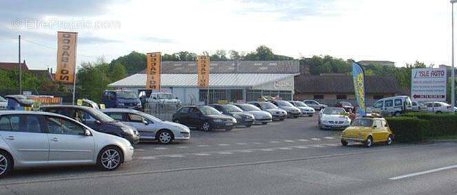 Commerce à L'ISLE-D'ABEAU