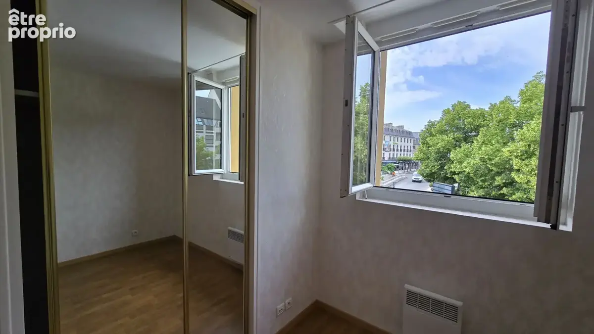 Dinan centre : appartement T2 lumineux avec ascenseur. vue degagée et garage - photo 9