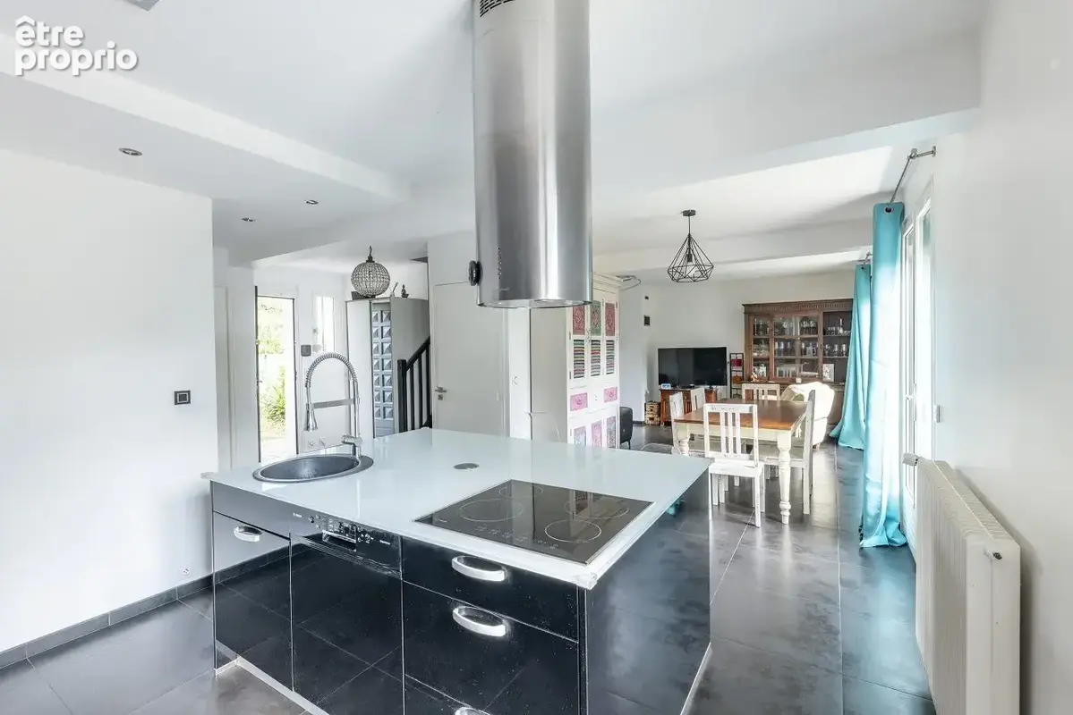 Maison 130 m² à Carrieres-Sous-Poissy  - photo 2