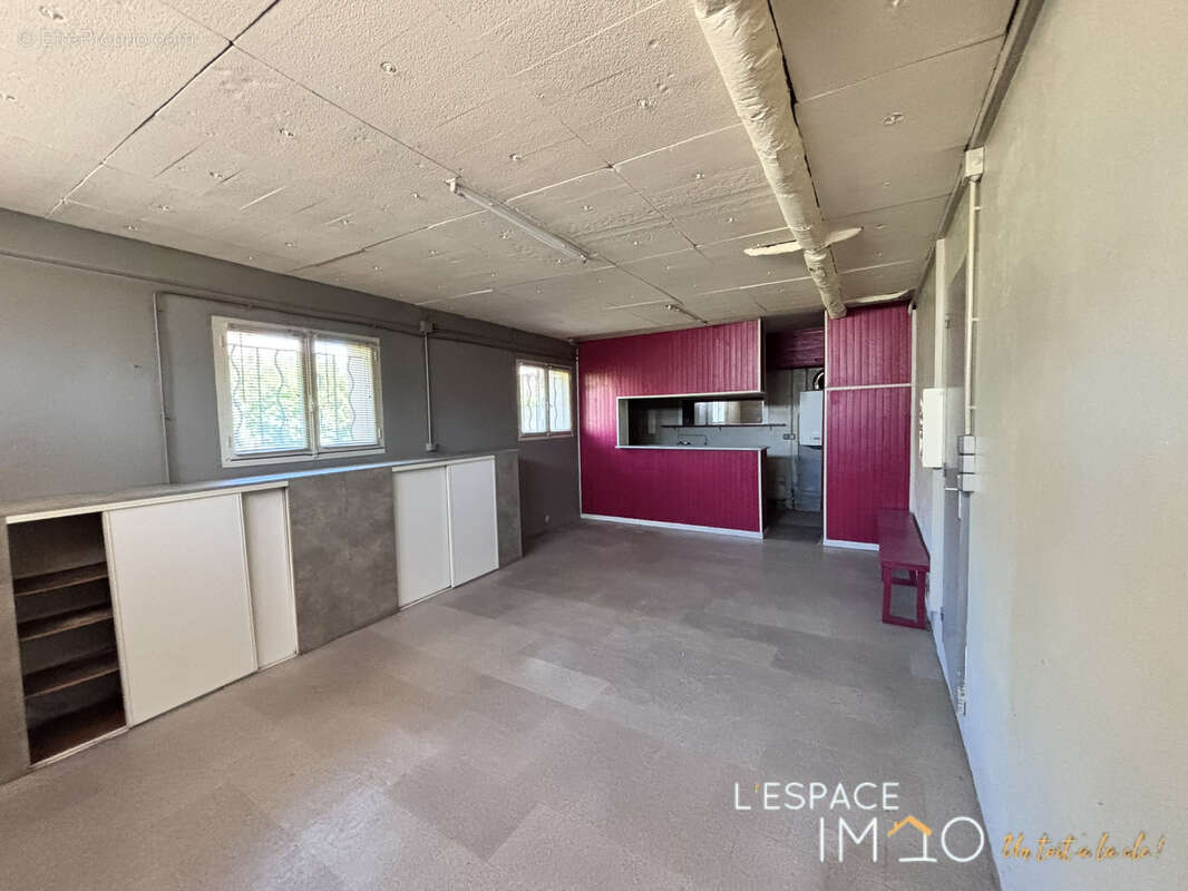 Exclusivité - Maison de ville avec cours et grand garage ! - photo 15