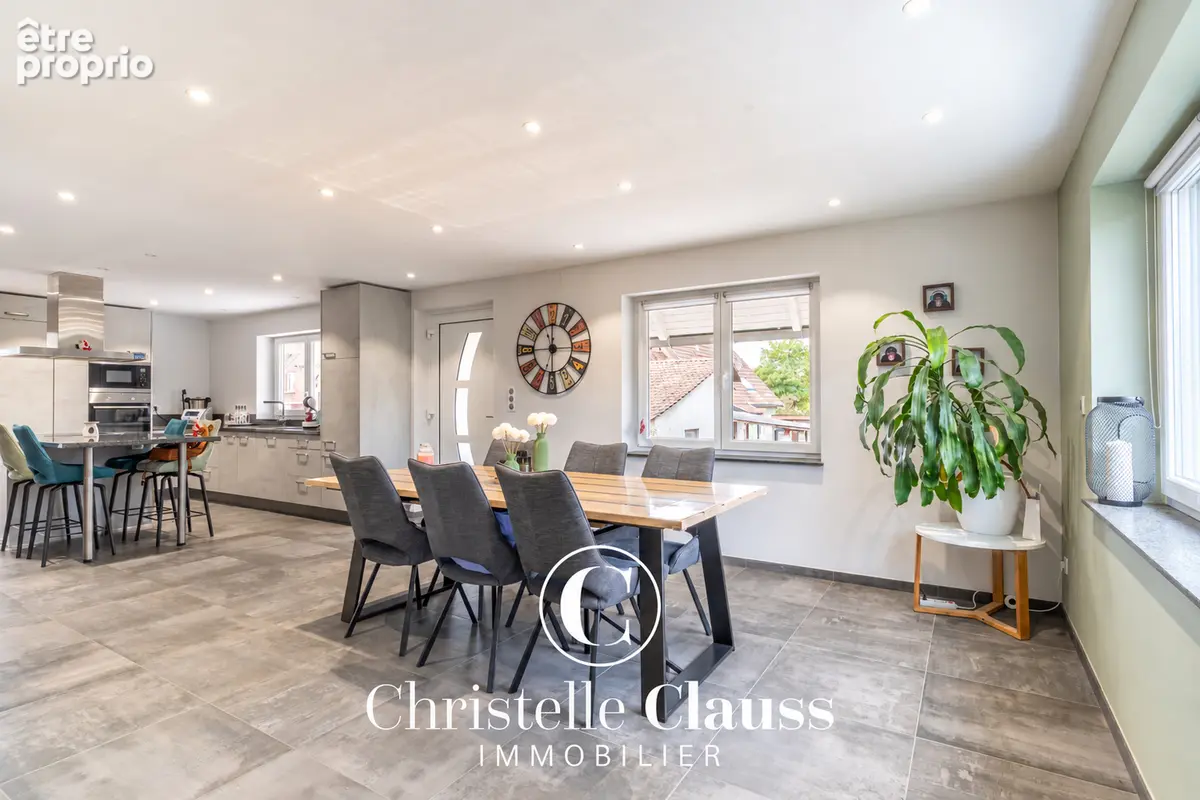 Maison familiale rénovée de 140 m² sur plus de 10 ares de terrain - photo 3