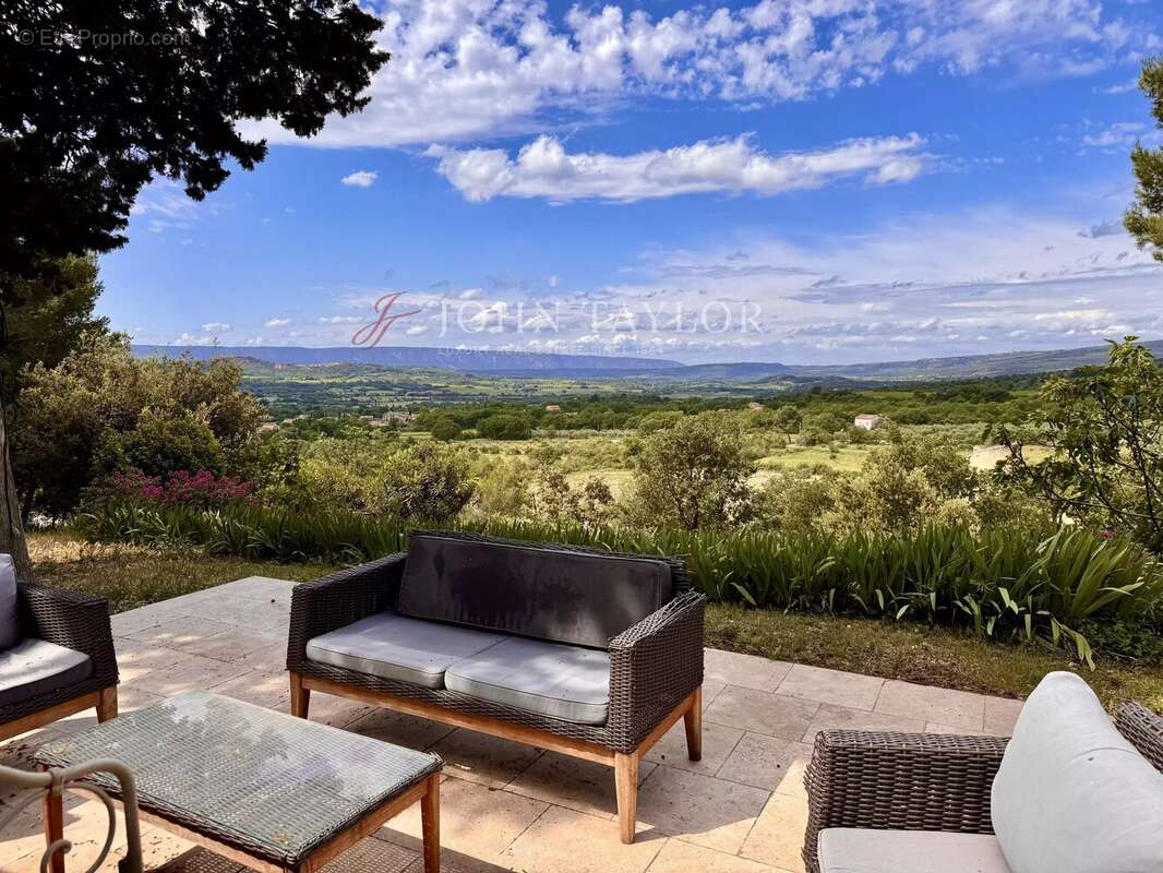 Maison à SAINT-SATURNIN-LES-APT