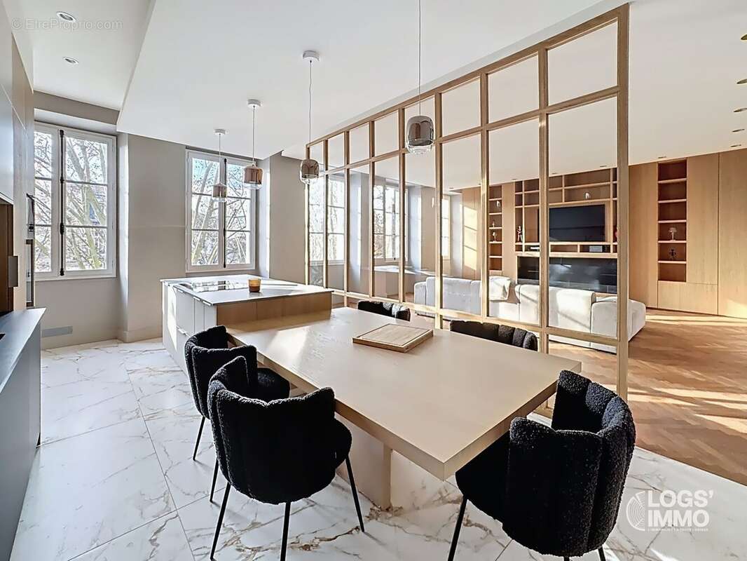 Une cuisine qui allie prestance et convivialité - Appartement à BORDEAUX