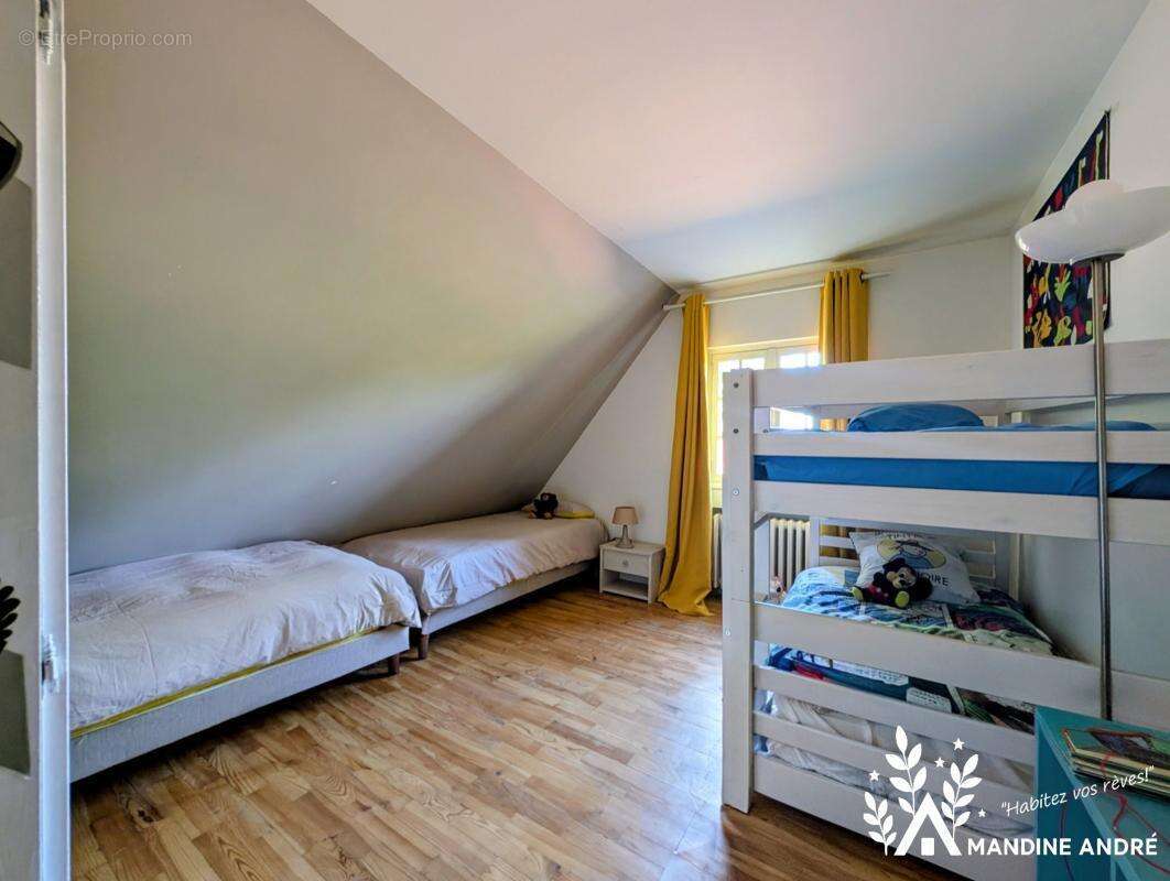 Maison 251 m² à Saint-Bernard  - photo 17