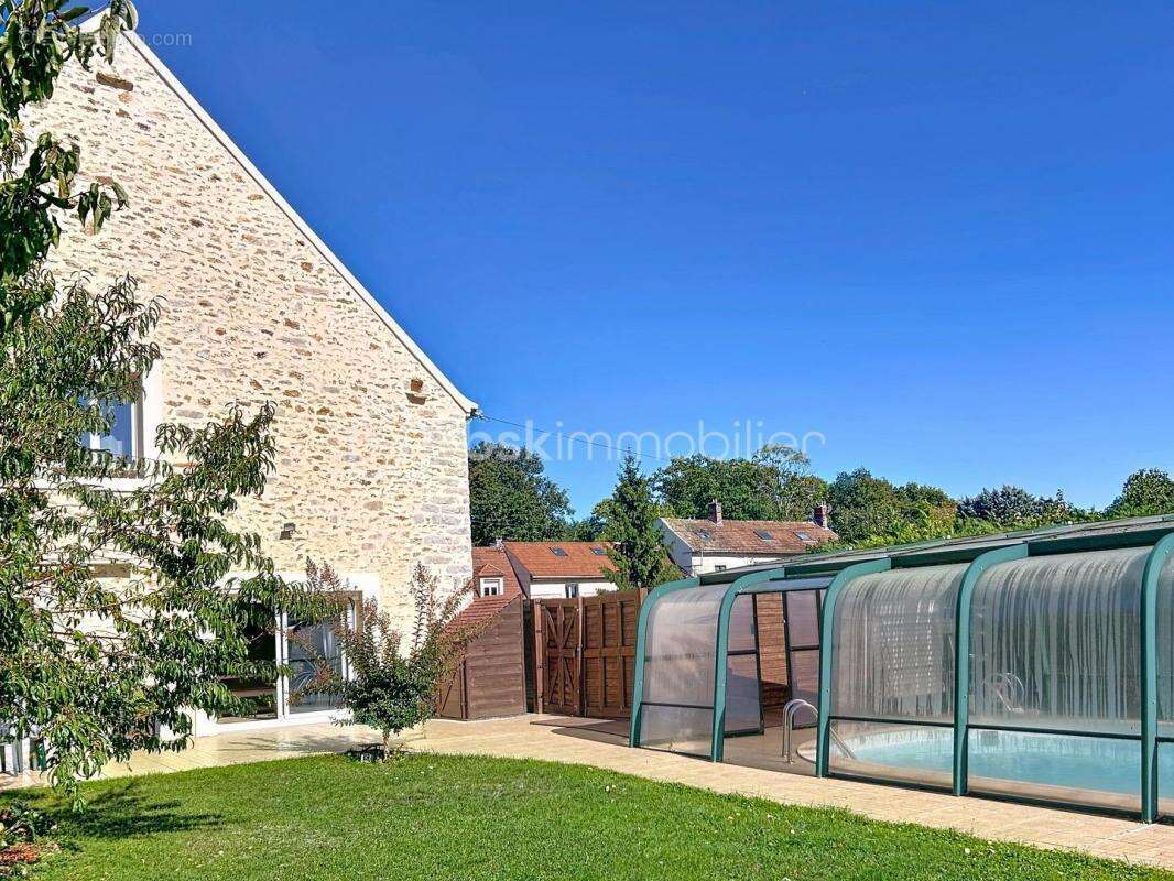 Maison à OZOUER-LE-VOULGIS