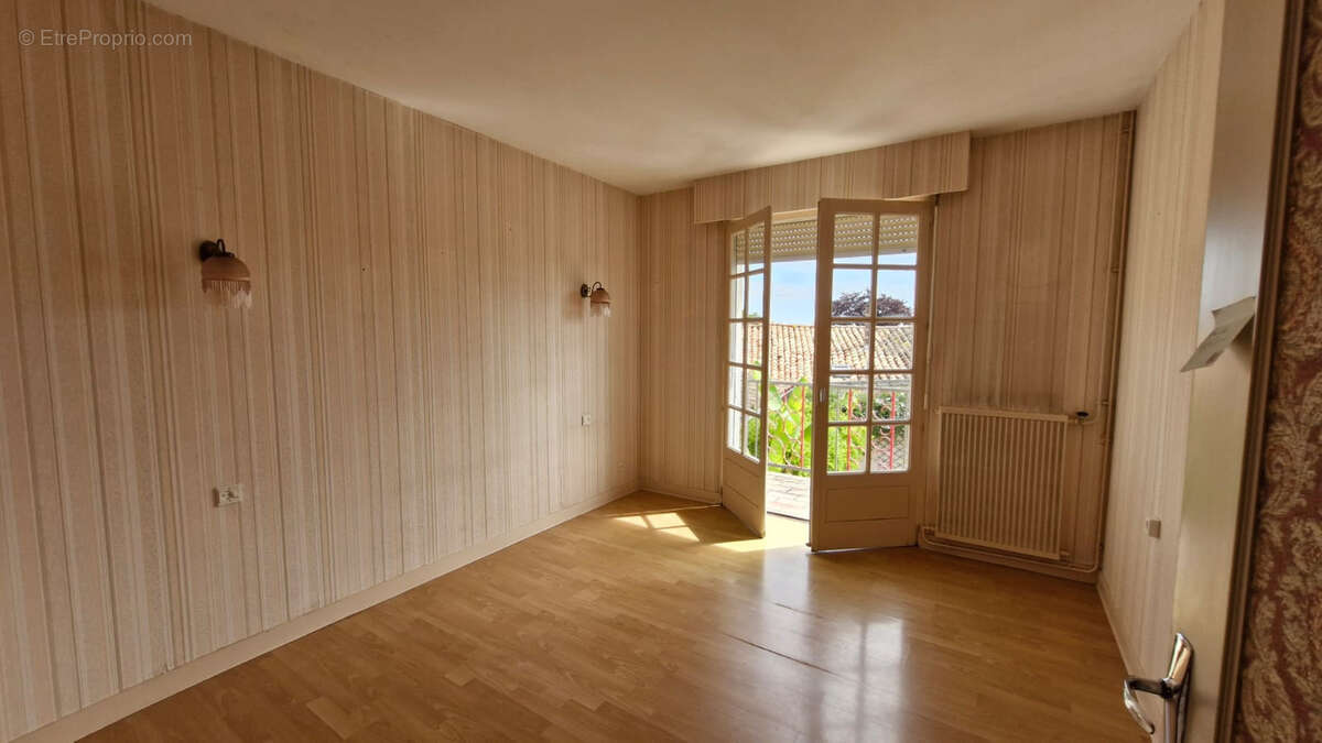 Maison à MORTAGNE-SUR-GIRONDE