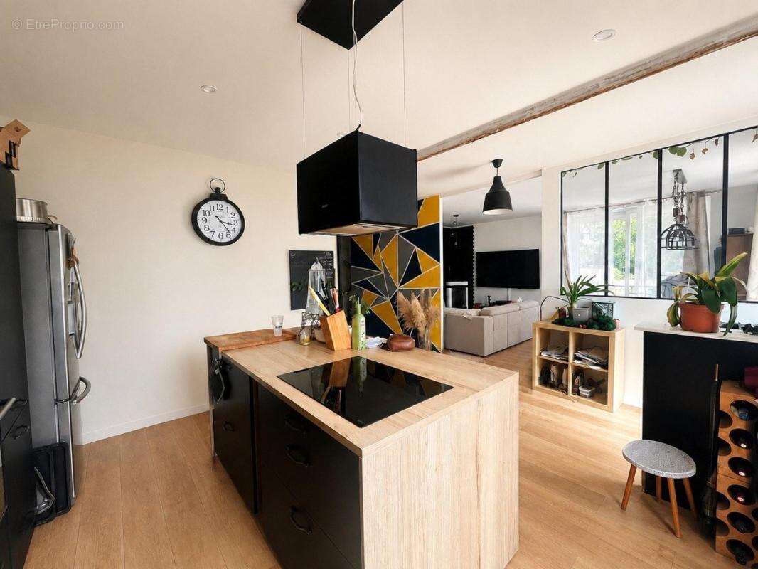 Du style et une présence - Maison de ville - photo 2
