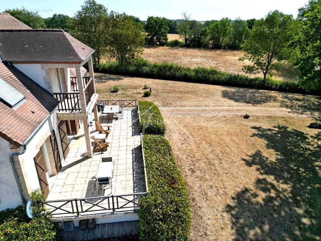 Belle propriété de campagne sur 6 697 m² à Autry-Issards - photo 3