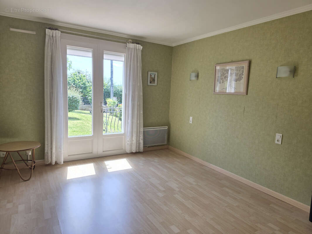 Belle maison de plain pied T4 avec piscine et sous sol complet - photo 13