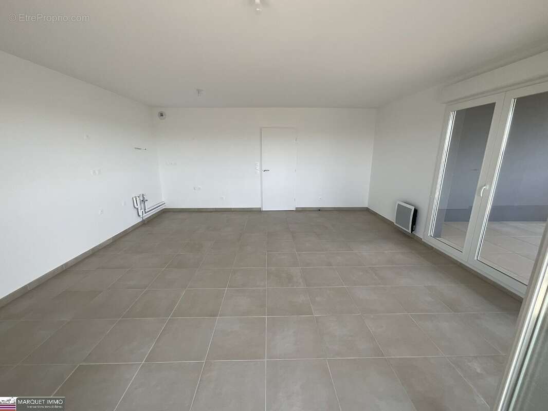 APT T3 offrant 68 m² avec terrasse 29 m² et parking au 3° étage avec ascenseur... - photo 8