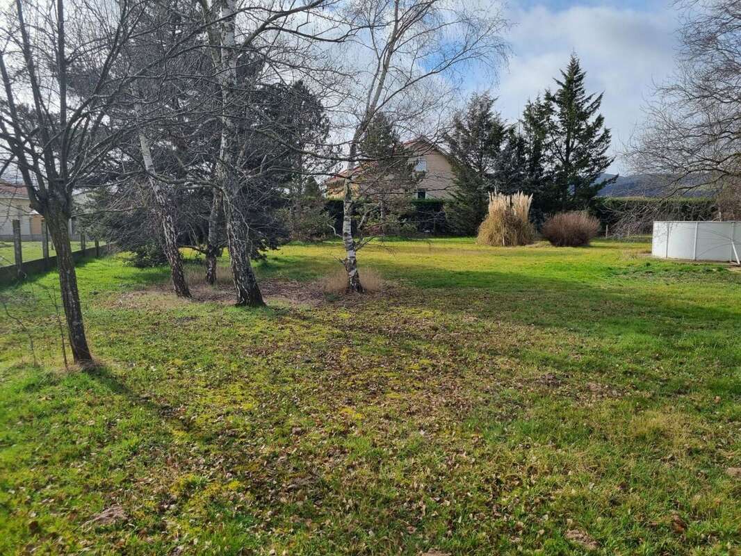 Terrain à SAINTE-AGATHE-LA-BOUTERESSE