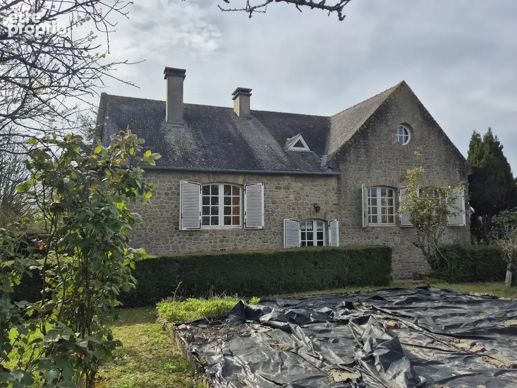 Magnifique propriete a renover avec maison en pierre de 227 m2 habitable sur une parcelle de 3000 m2 avec double garage - photo 4