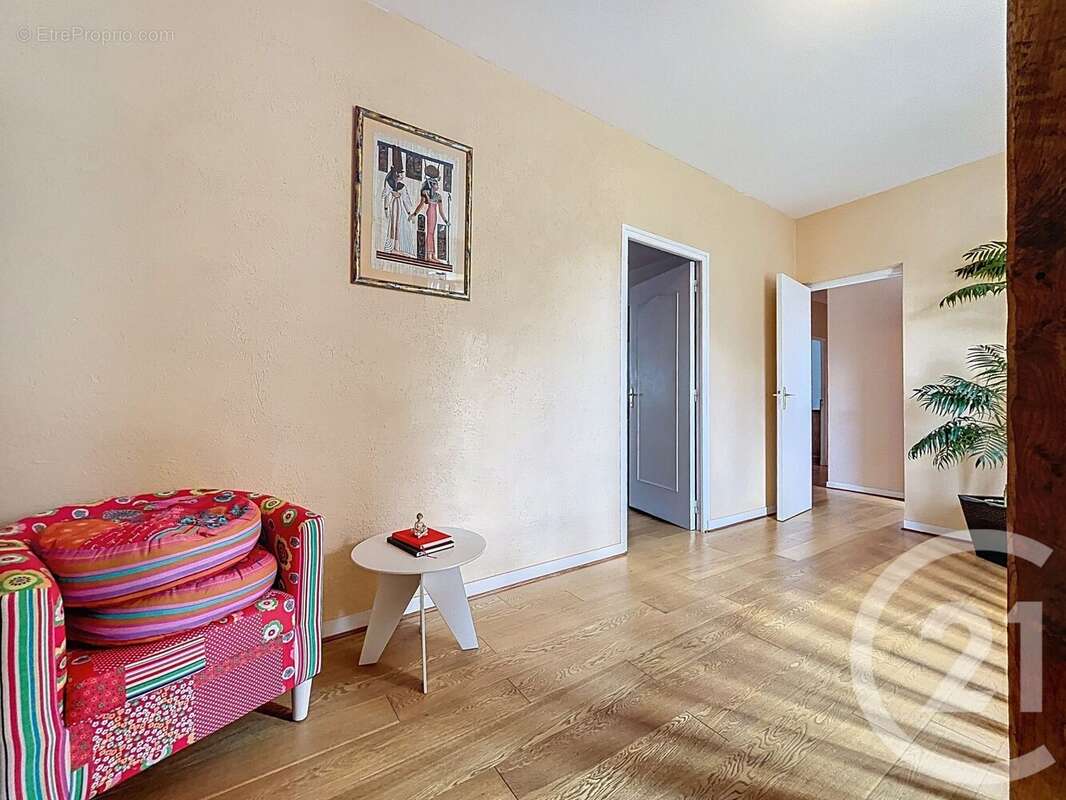 Maison 161 m² à La Chapelle-Gauthier  - photo 18