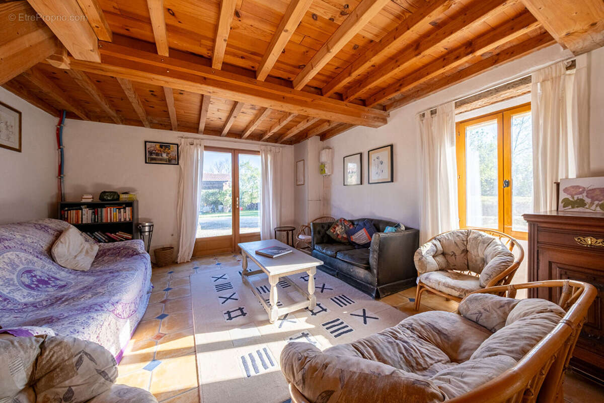 Maison à ESCUEILLENS-ET-SAINT-JUST-DE-BELENGARD