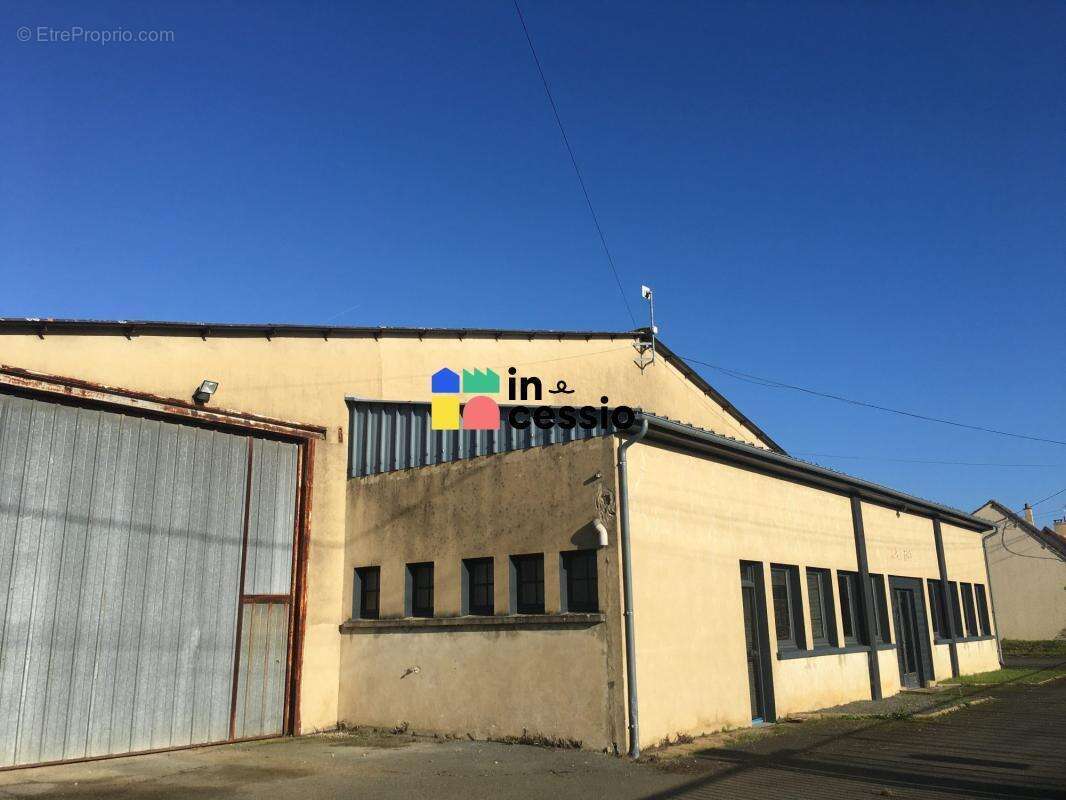À VENDRE – Bâtiment d'activité d'environ 2 200 m² - photo 4
