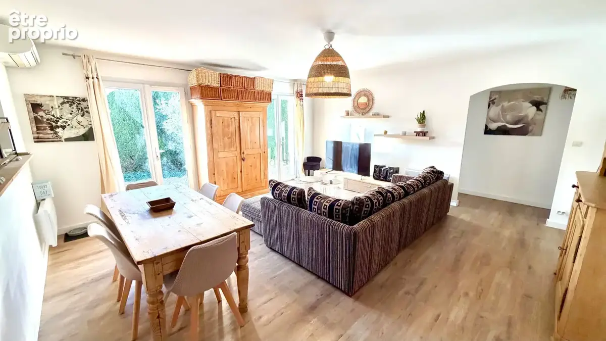Villa de plain pied sur 442 m² de terrain, clos, arboré et paysagé. - photo 4