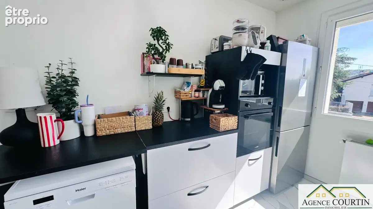 Maison familiale avec 4 chambres, terrain clos et vue dégagée à Lons-le-Saunier - photo 3