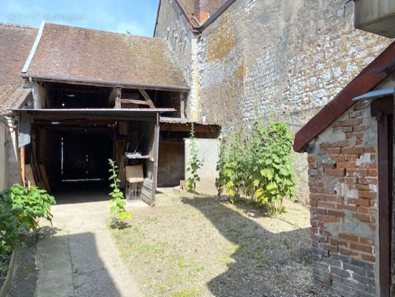 Appartement à VILLENEUVE-L'ARCHEVEQUE
