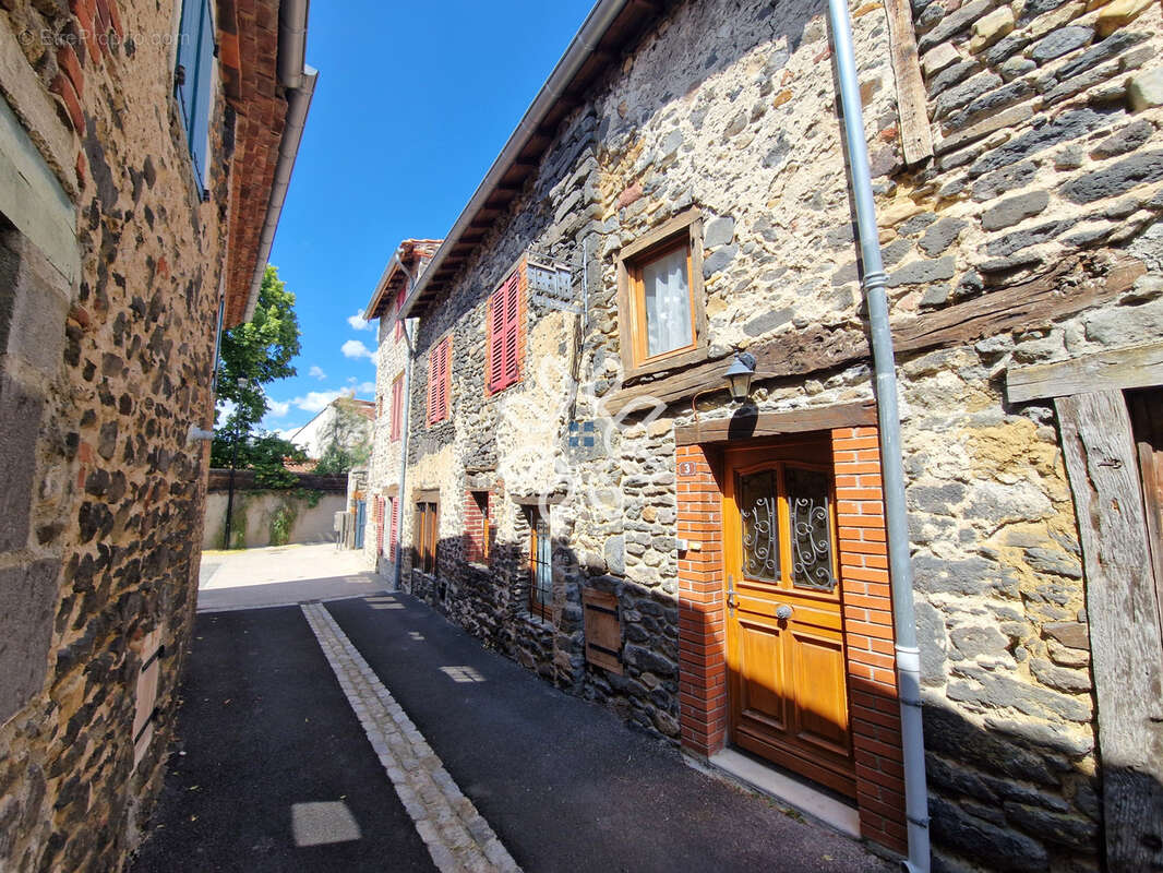 Maison en pierre de caractère au cœur de Lamothe - photo 2