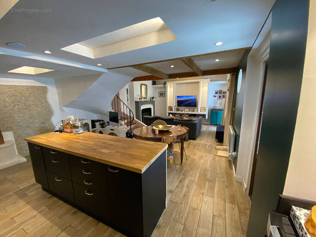 Maison à L'ISLE-SUR-LA-SORGUE