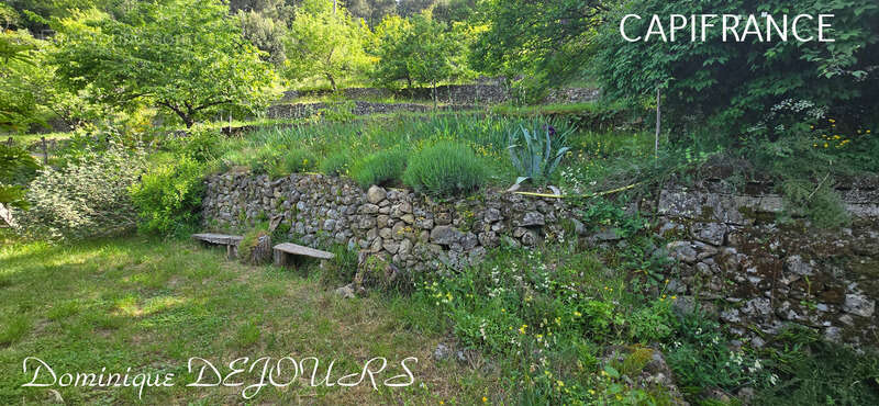 Maison à SAINT-SAUVEUR-DE-MONTAGUT