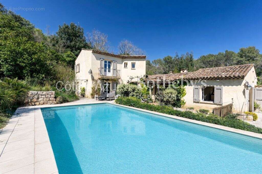 Maison à ROQUEFORT-LES-PINS