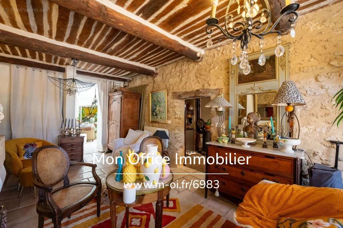Référence : 6983-PEL - Authentique maison bourgeoise à réinventer en plein cœur de ville sud Lubéron - photo 10