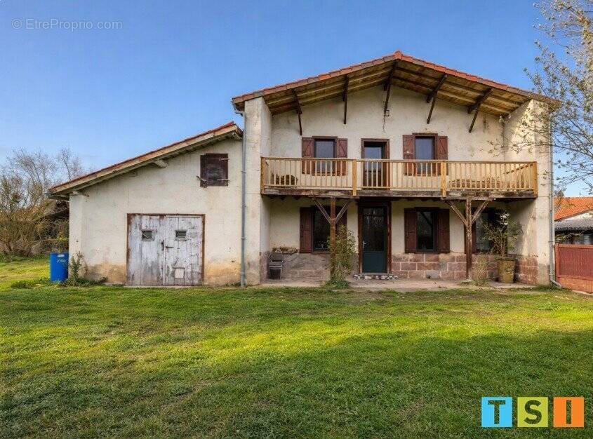 Maison à POINTIS-INARD