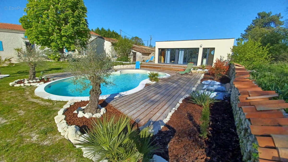 PISCINE ET STUDIO - Maison à CIERZAC