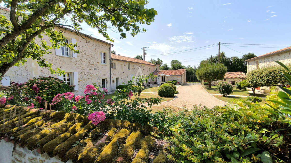 Maison à ARGENTON-L'EGLISE