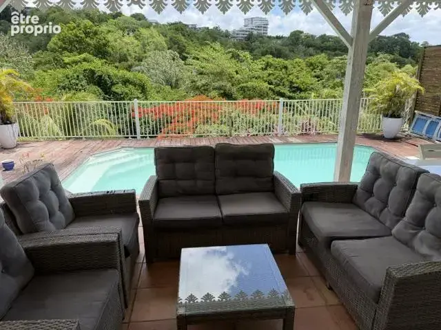 Villa 310 m² divisée en deux appartements Piscine et vue dégagée — Terrain de 1 076 m² - photo 17