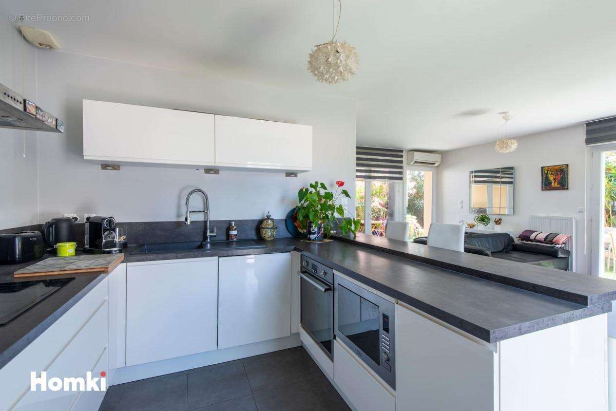 Maison de ville T4 de 82 m2 avec piscine et jardin - Châteauneuf-les-Martigues - photo 11