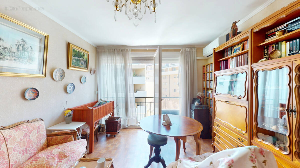 Appartement à MARSEILLE-8E