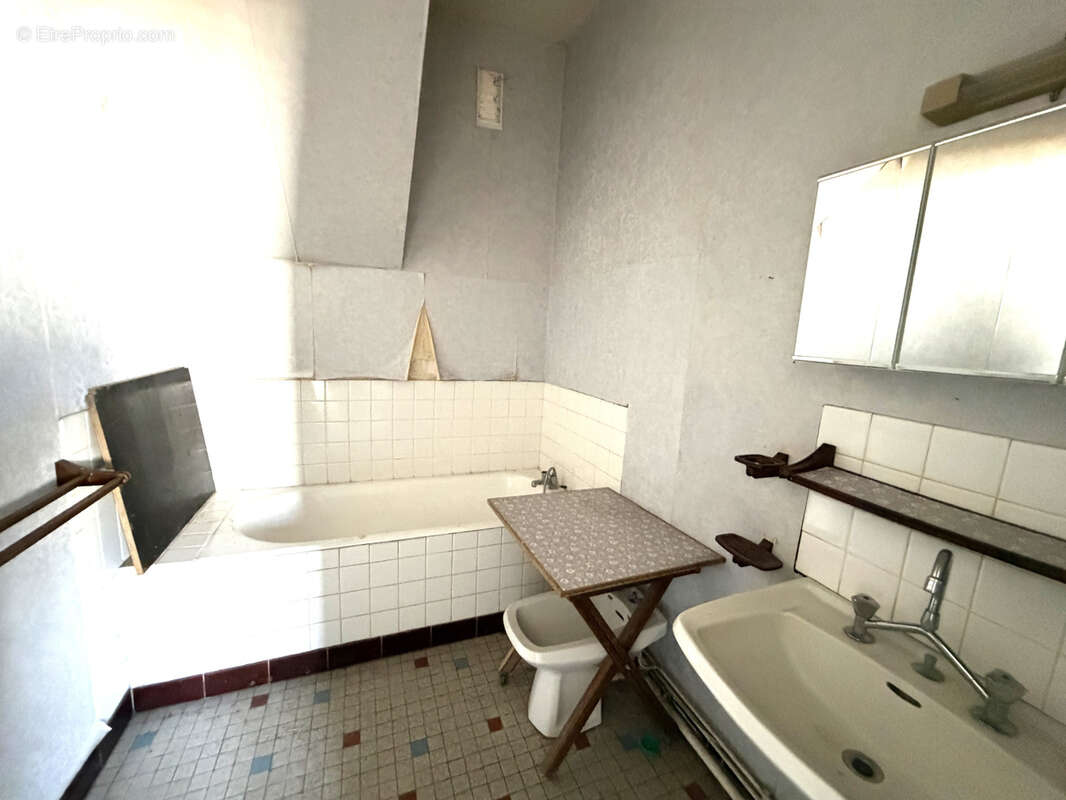 Marcenat   Jolie maison de plain-pied de 138 m2 sur un terrain de 2 272 m2 - photo 8