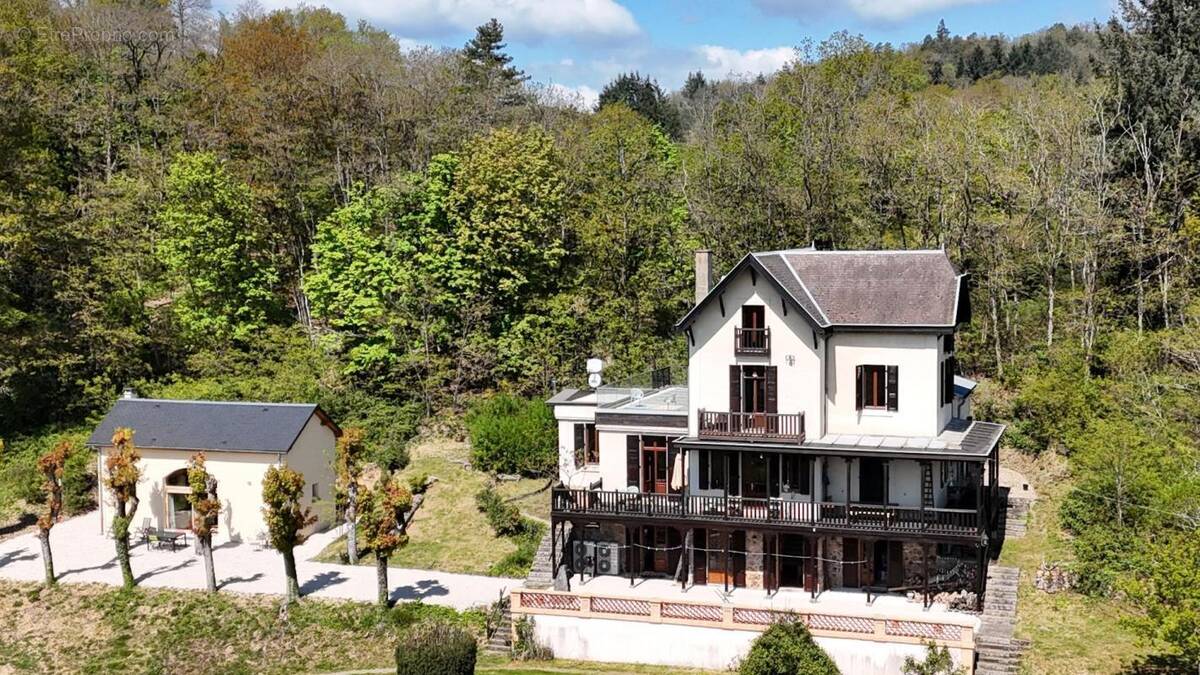 Maison à LA CELLE-EN-MORVAN
