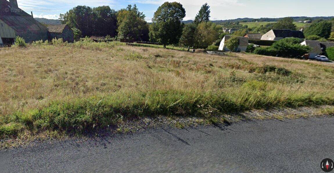 Terrain à CHAMPAGNAC-LA-PRUNE