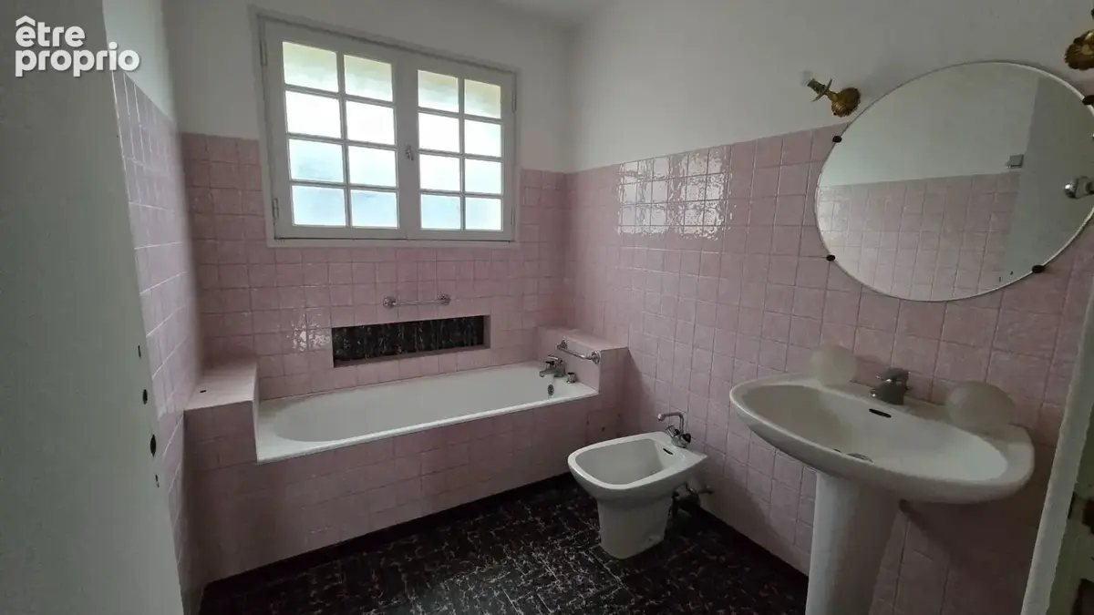 Maison à rénover Saint Raphael , quartier résidentiel. - photo 11