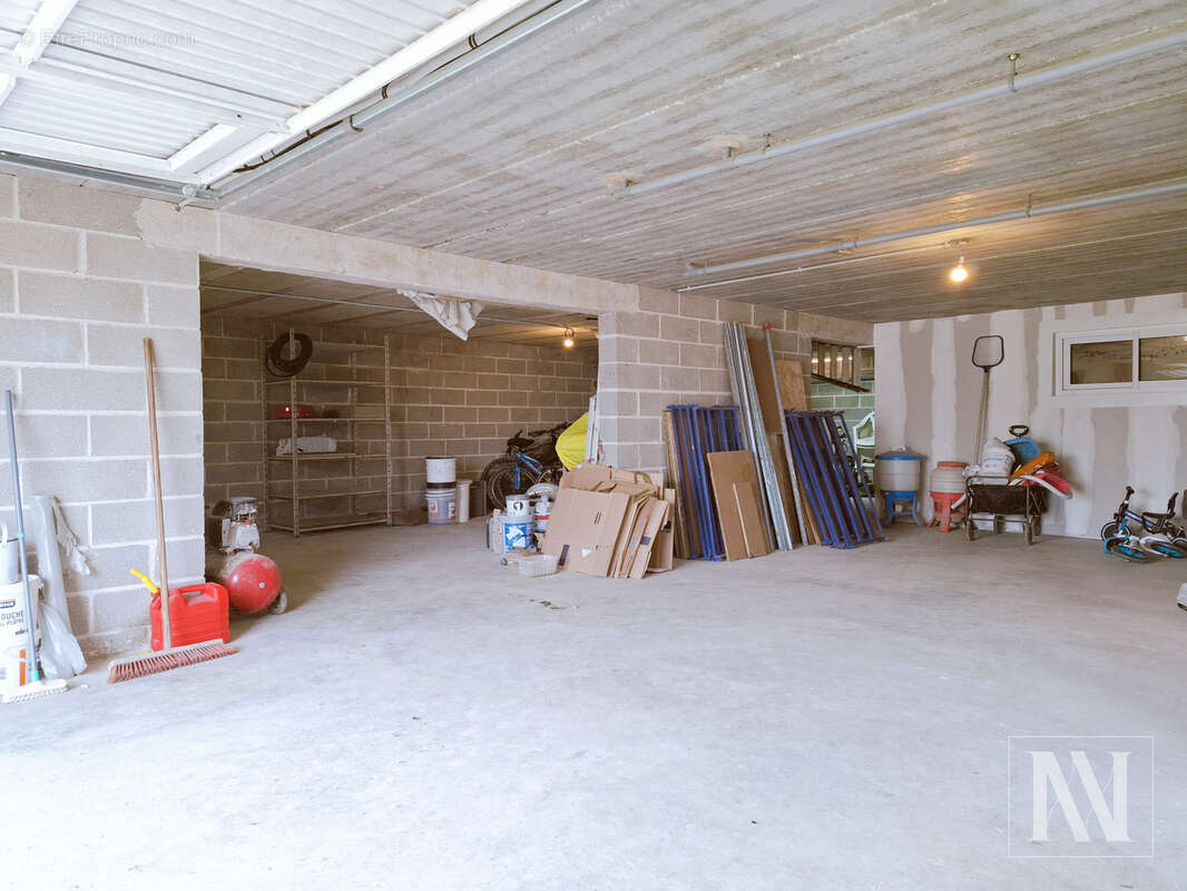 Maison à MONTSUZAIN