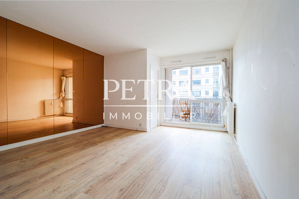 Appartement à PARIS-10E
