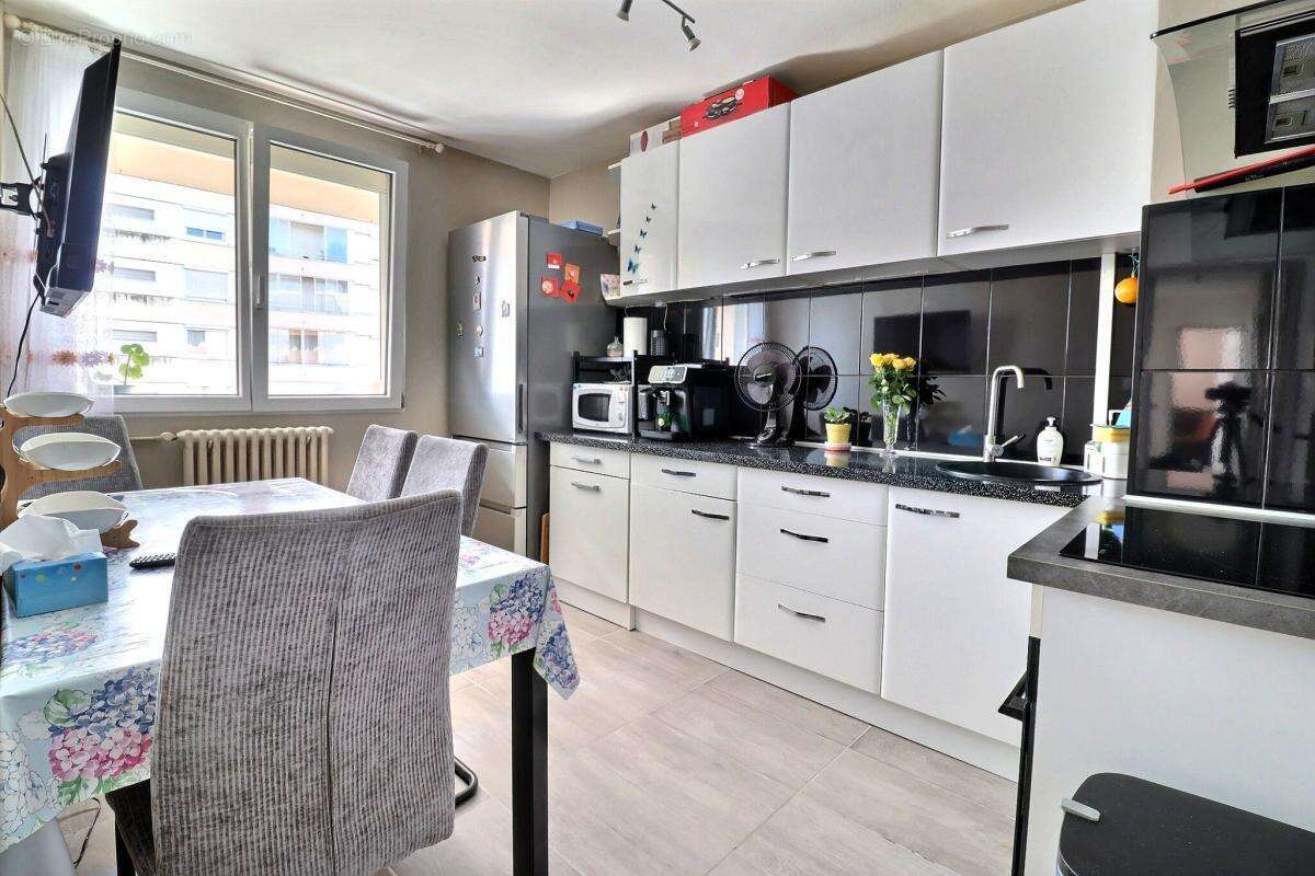 Appartement à CHENOVE